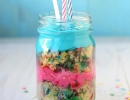 Very sweet, fun and quick way to serve up birthday cake | 10 Delightful Desserts in a Jar - Tinyme Blog